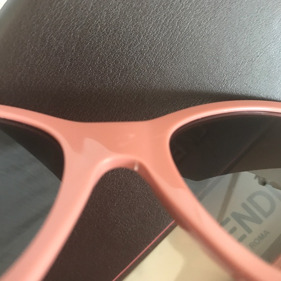 Authentic Fendi cat eye wayfarer zigzag sunglasses - Picture 8 of 8